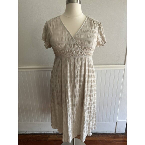 Piper & Scoot Dresses & Skirts - Piper & Scoot Midi Dress Crinkle Ruched Mini Gingham Print Beige White Plus 1X
